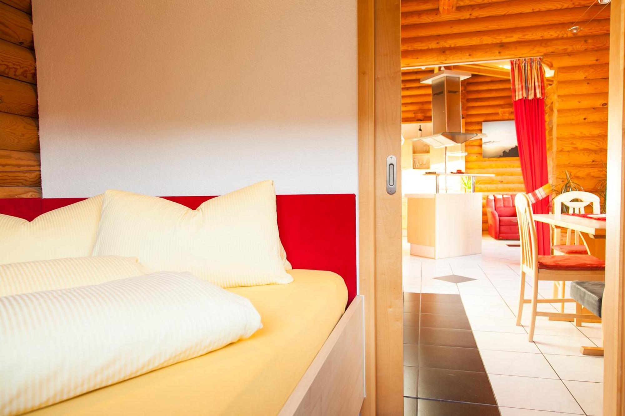 Camping Dreilaendereck Blockhuetten & Apartments ريد إم أوبيرينتال الغرفة الصورة
